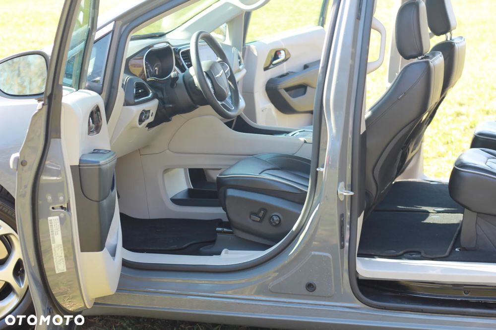 Chrysler Pacifica - 29