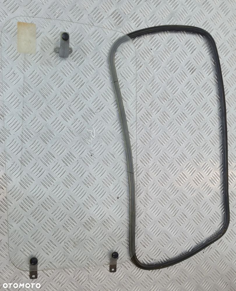 Suzuki Samurai Szyba Karoseryjna Prawy Tył - 2