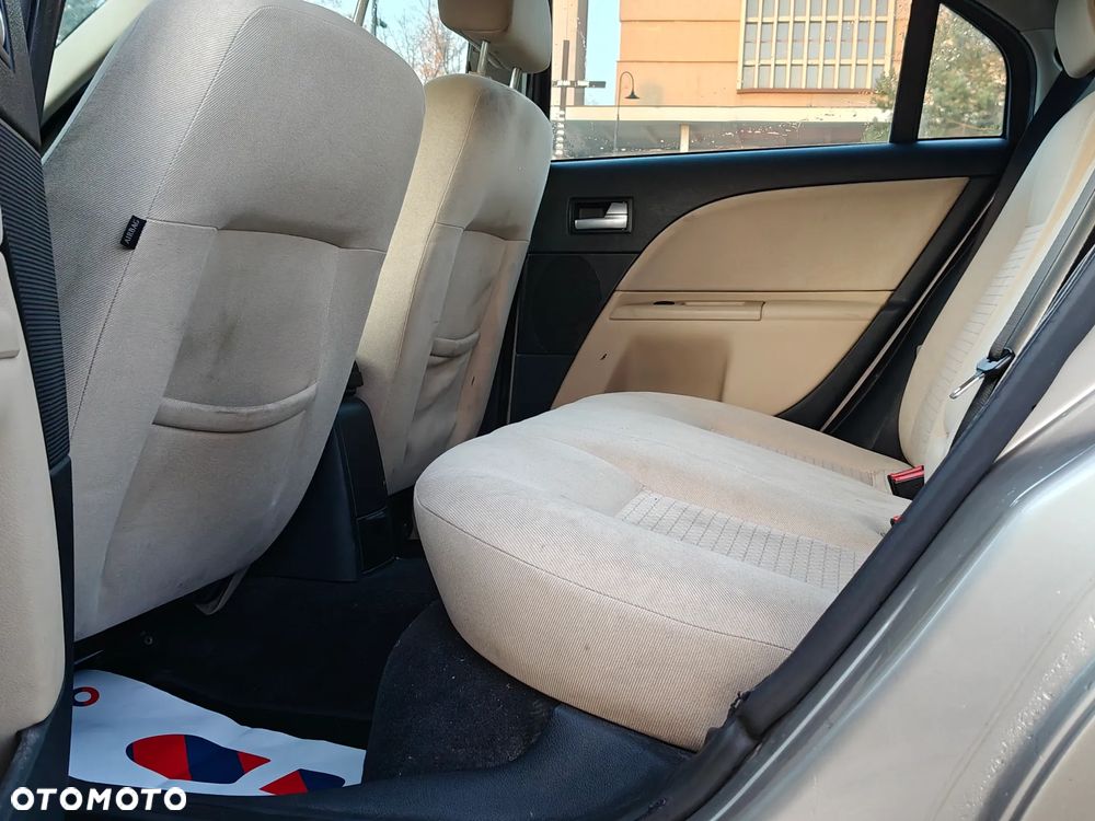 Ford Mondeo 2.0 Ambiente - 7