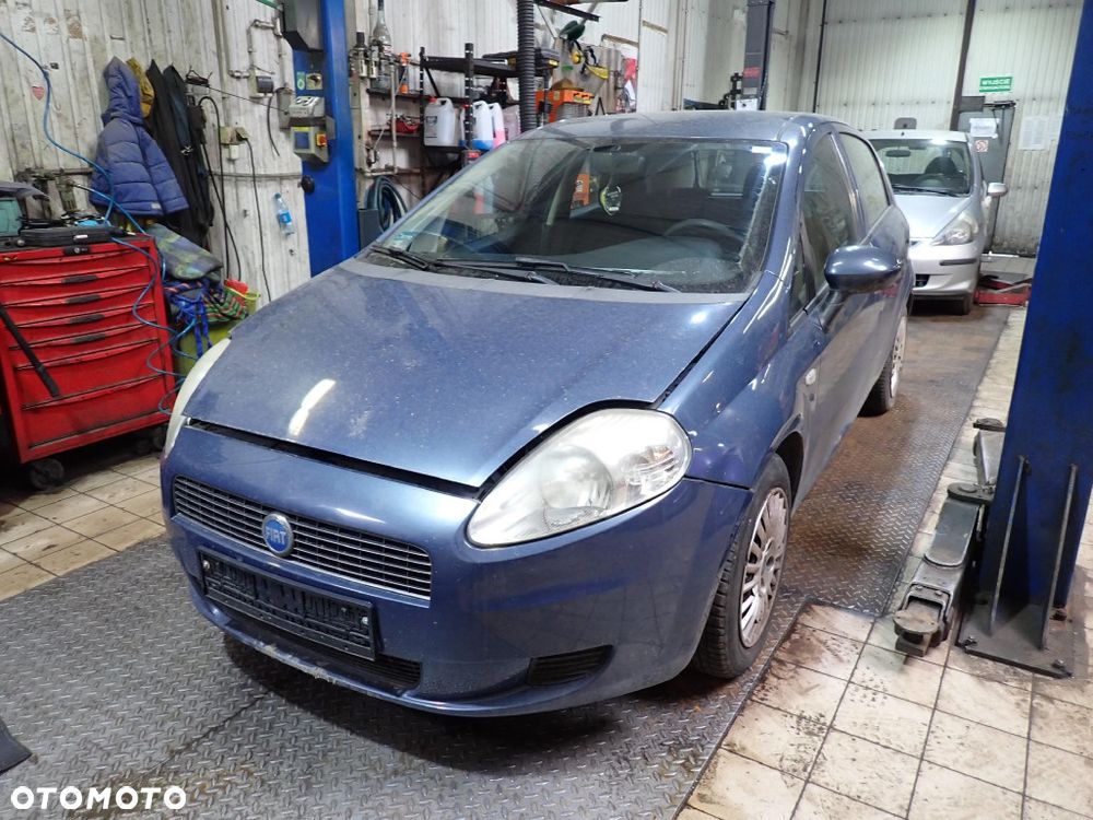 CZĘŚCI - Fiat Grande Punto 1,4 8V 77KM 350A1000 HB 5D lakier 133/B 2007r. INDEX - 9986 - 1
