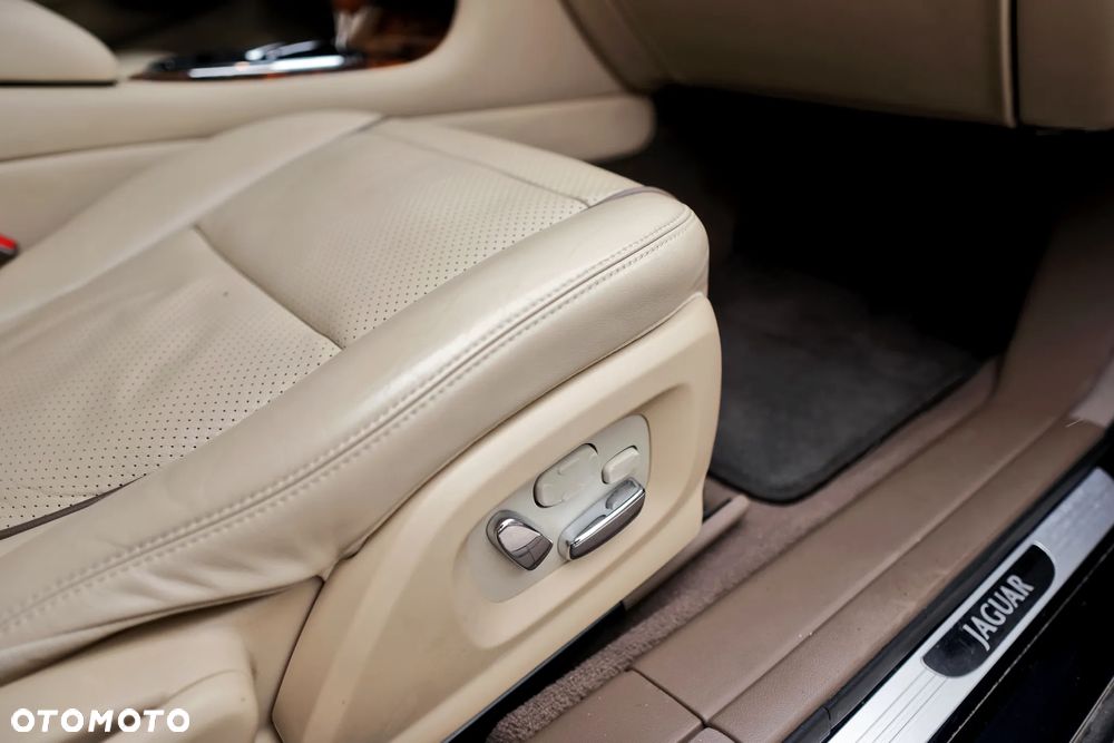 Jaguar XJ XJ8 4.2 LWB High - 16