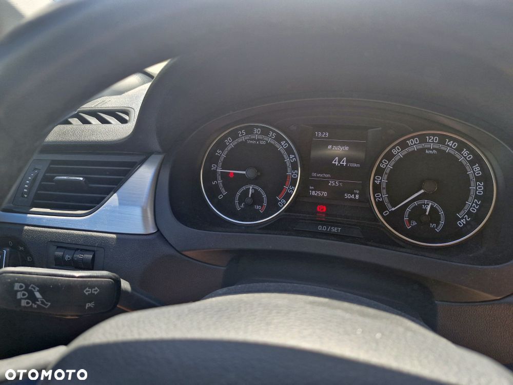 Skoda RAPID Spb 1.6 TDI DPF Ambition - 12