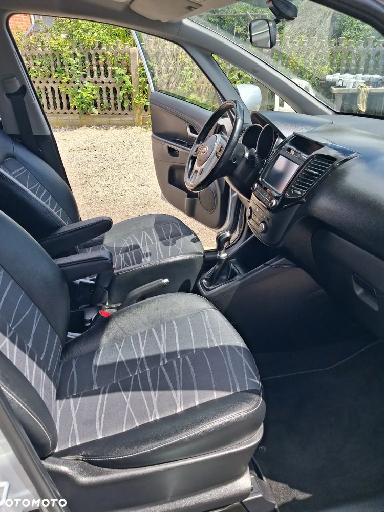 Kia Venga - 15
