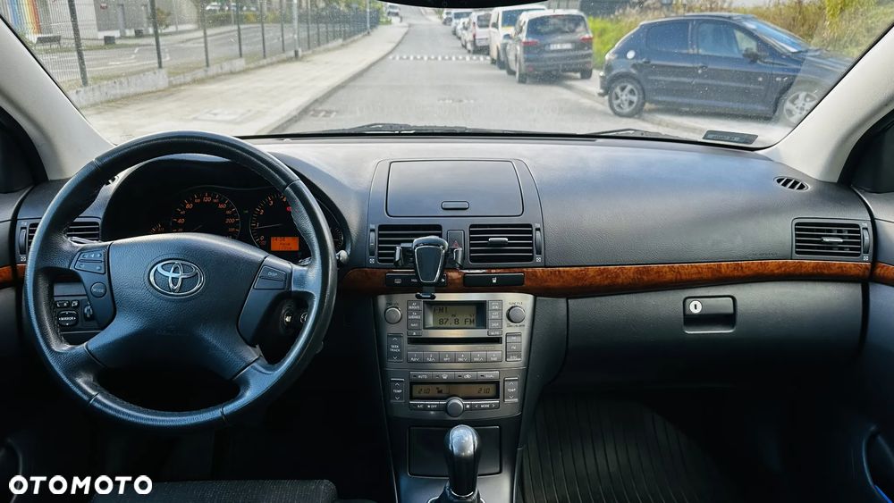 Toyota Avensis 1.8 VVT-i Luna - 11