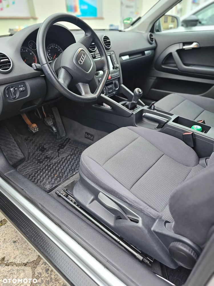 Audi A3 3-drzwiowe 1.6 Attraction - 13