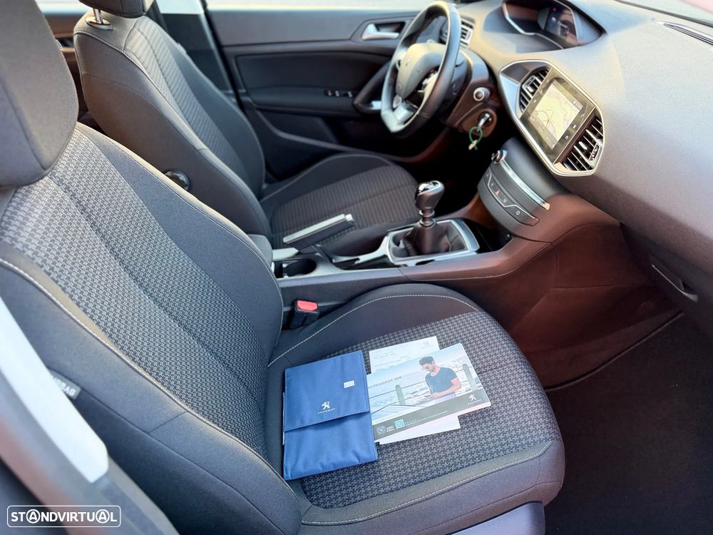 Peugeot 308 1.2 PureTech Style - 11