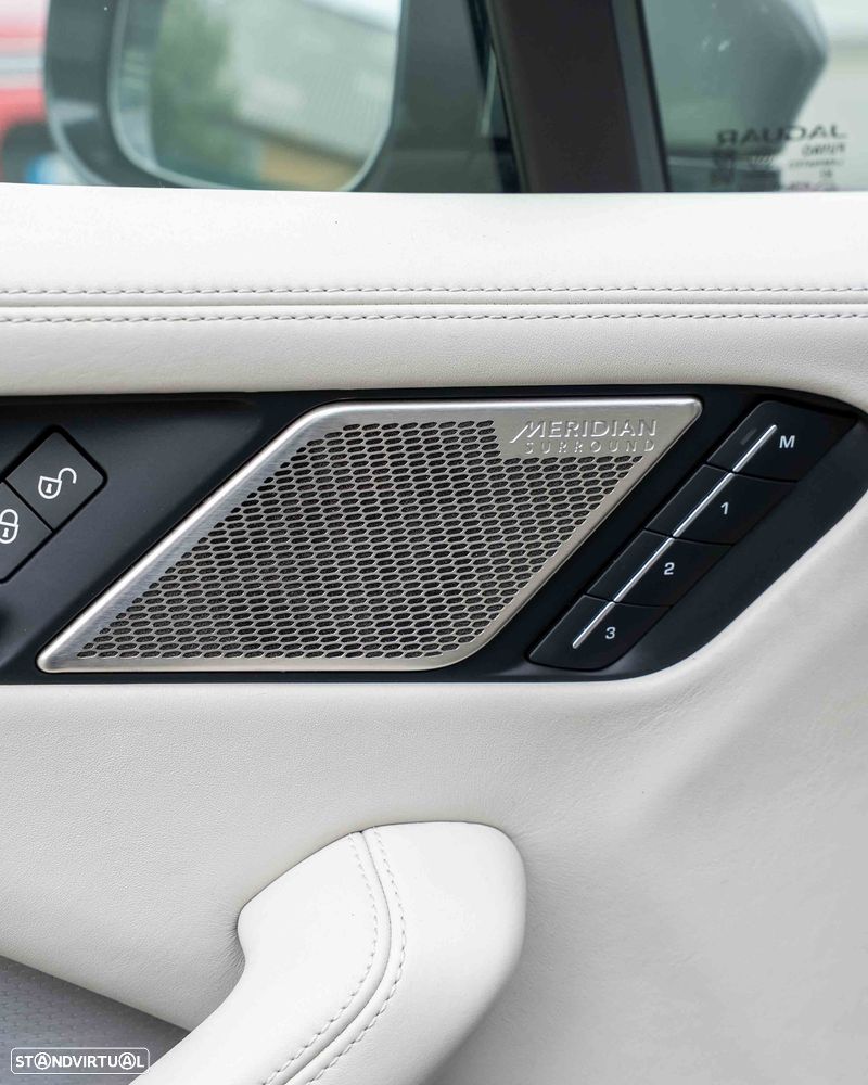 Jaguar I-Pace EV400 AWD R-DYNAMIC HSE - 41