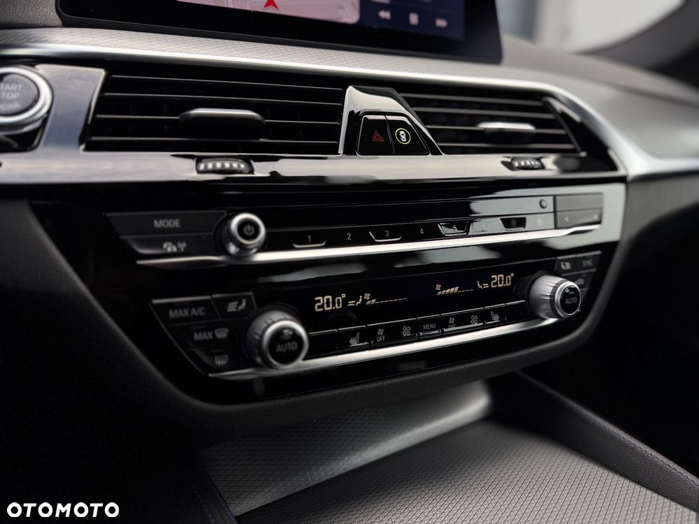 BMW Seria 5 520d xDrive mHEV M Sport sport - 28