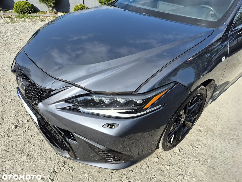 Lexus ES 300h F Sport Edition - 32
