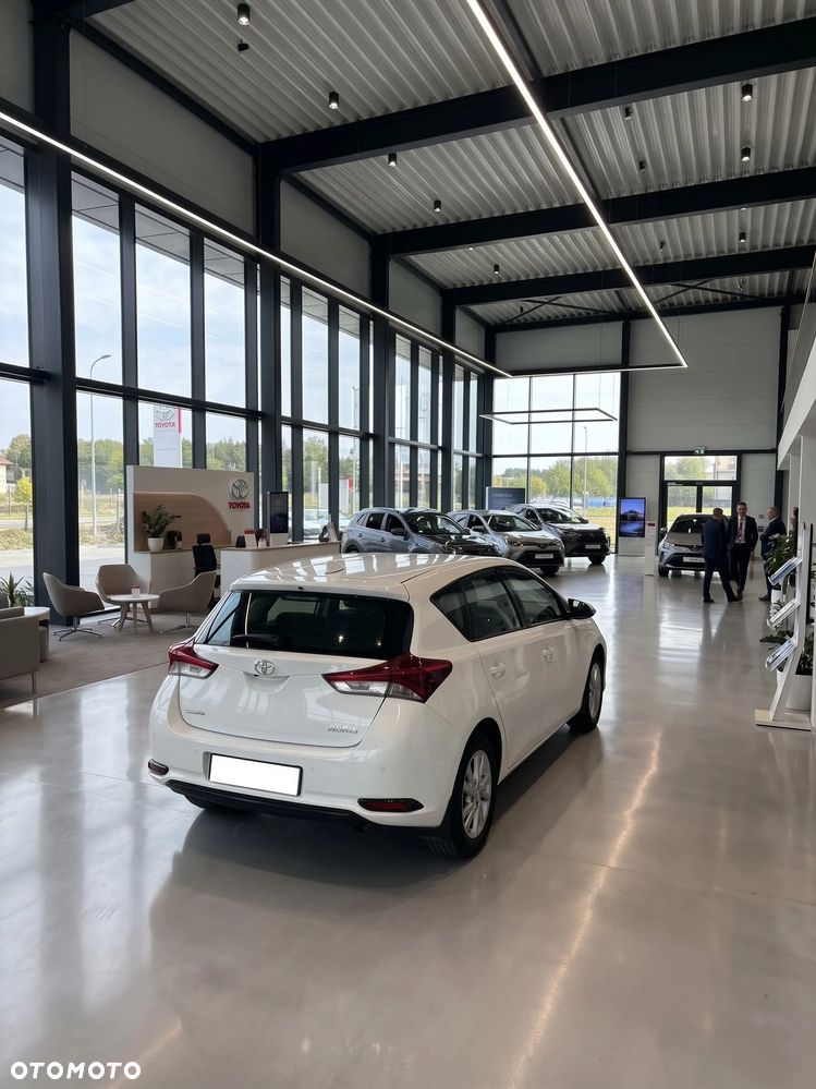 Toyota Auris 2016 photo 2