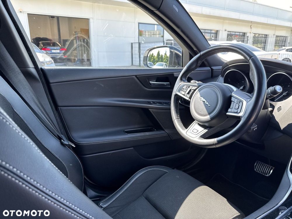 Jaguar XE - 27
