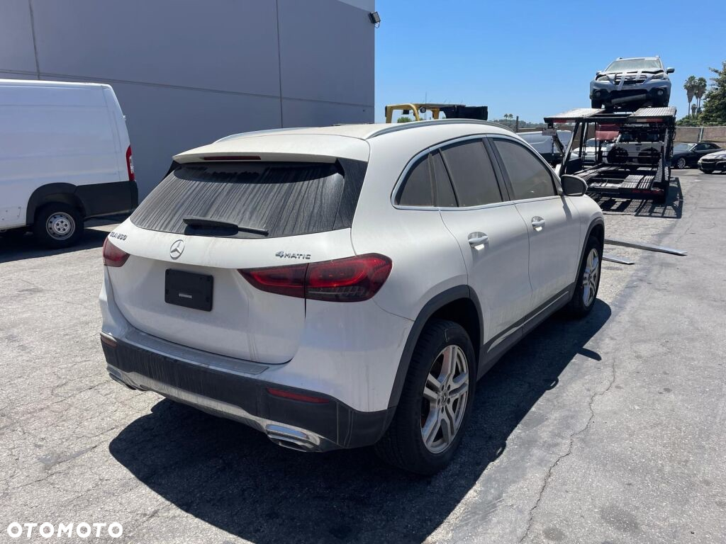 Mercedes-Benz GLA 250 8G-DCT - 15