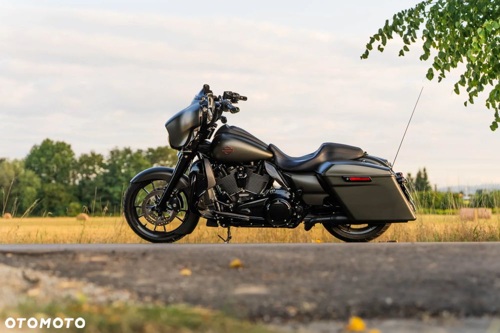 Harley-Davidson Touring Street Glide - 4