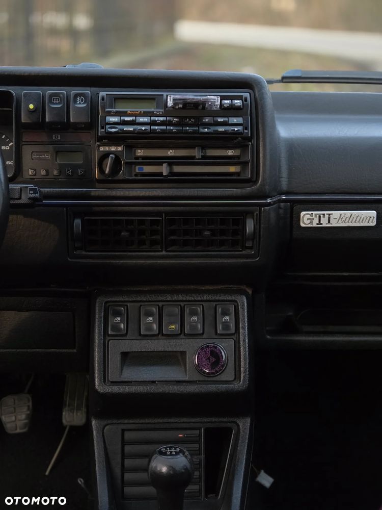 Volkswagen Golf 1.8 - 11