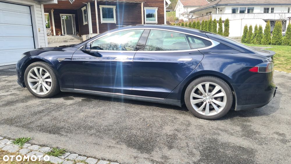 Tesla Model S - 7