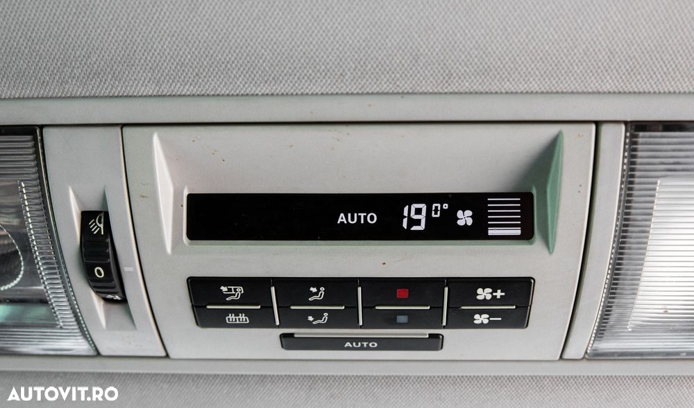 Volkswagen Caravelle - 16