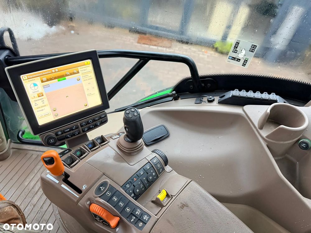 John Deere 6120R - 19