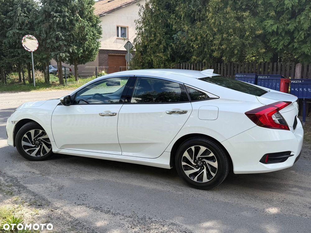 Honda Civic 1.5 i-VTEC Turbo CVT Elegance - 6