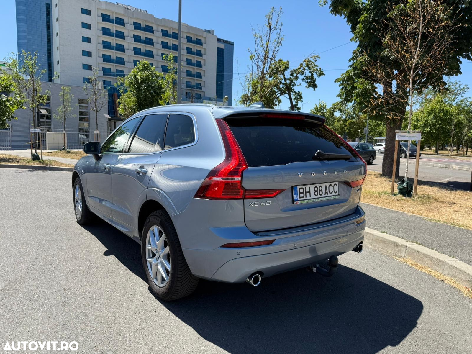 Volvo XC 60 T8 Twin Engine AWD Momentum Pro - 20