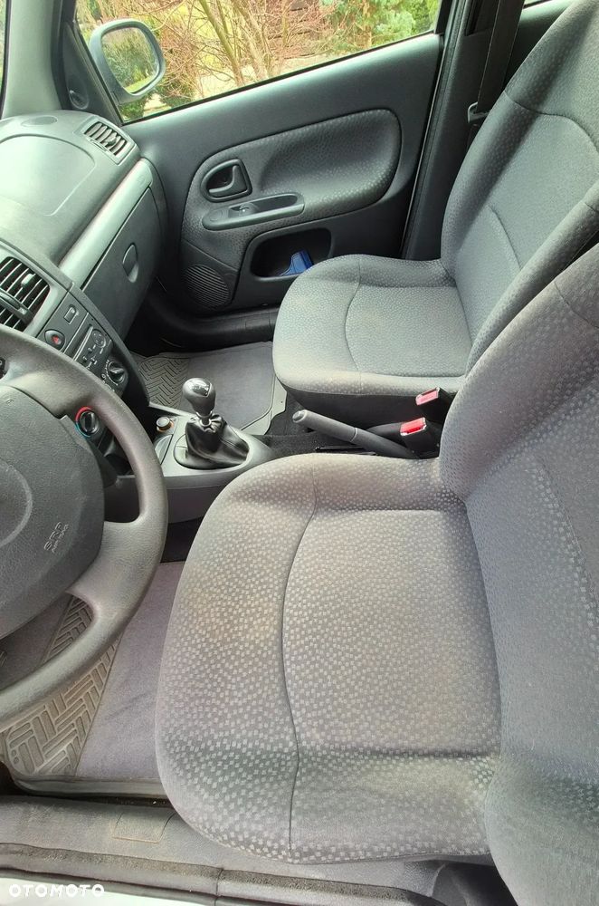 Renault Clio 1.2 16V Authentique - 11