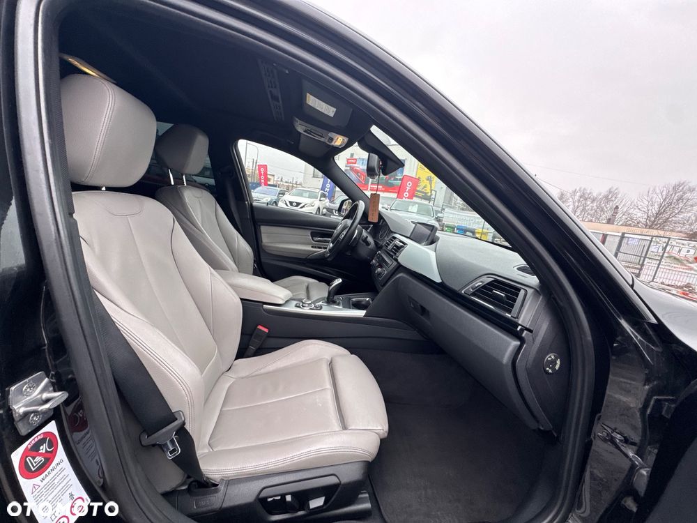 BMW Seria 3 335i xDrive Sport-Aut Sport Line - 23