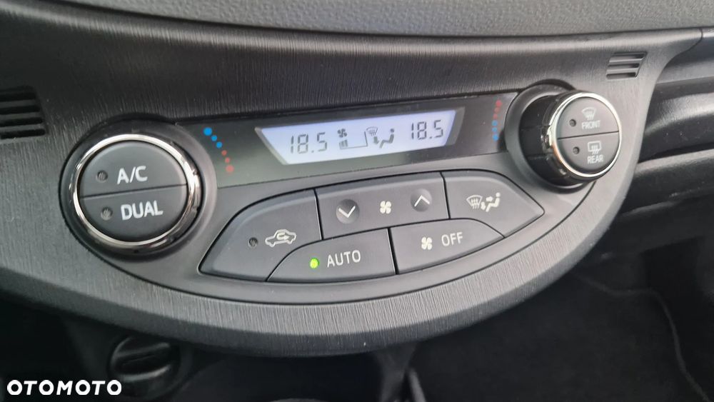 Toyota Yaris 1.5 VVT-i Selection - 15