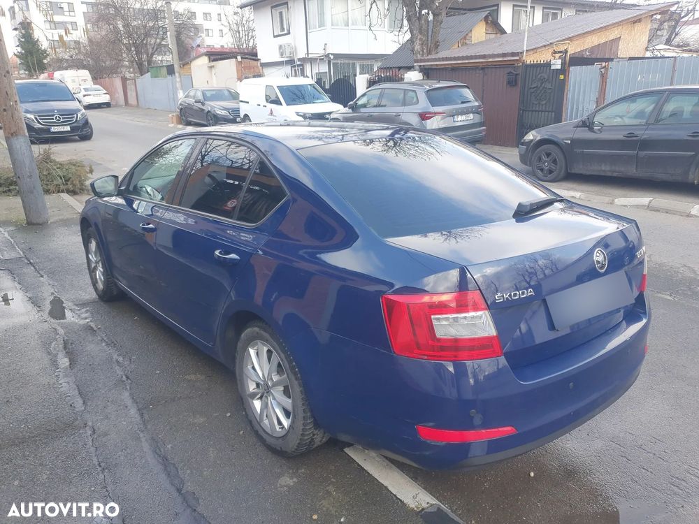 Skoda Octavia 1.6 TDI AMBITION - 8