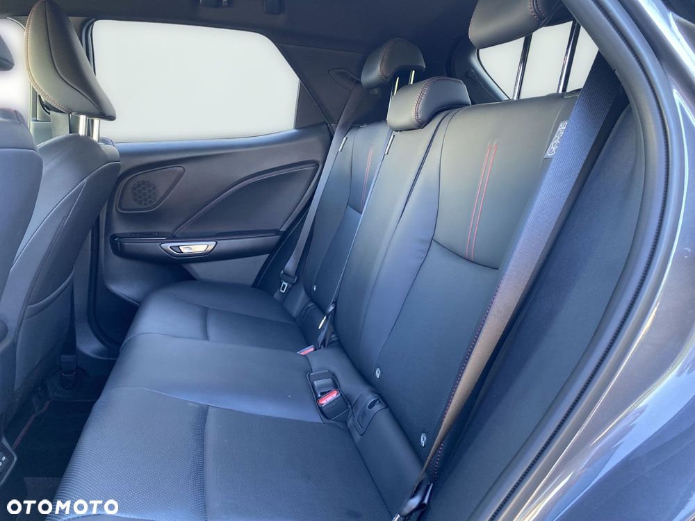 Lexus LBX 1.5 Hybrid Emotion - 16