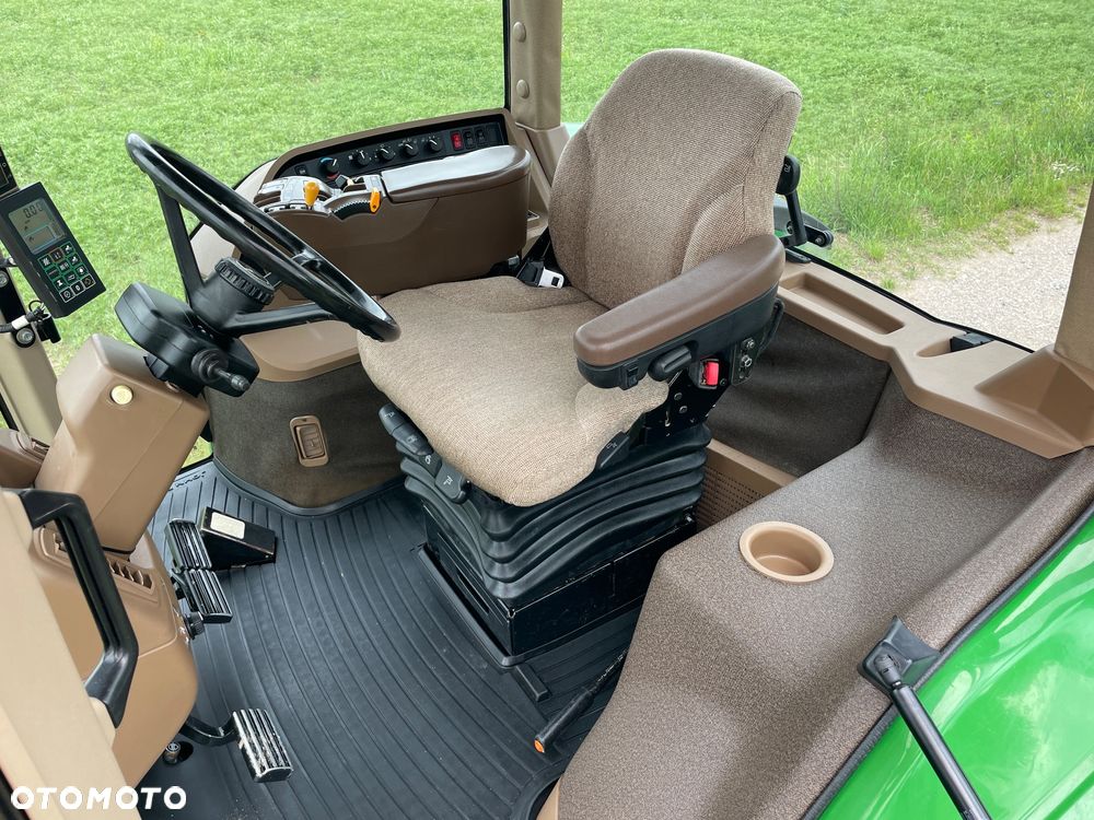John Deere 8320 - 13