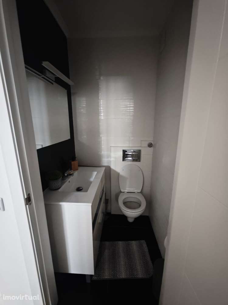Apartamento T2 com terraço e 2 casas de banho em Loures - Grande imagem: 5/6