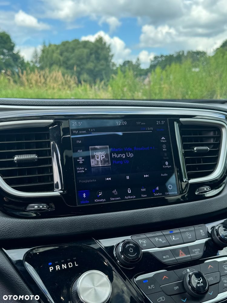 Chrysler Pacifica - 21