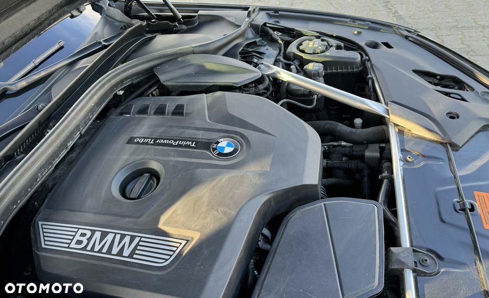 BMW Seria 5 530i Sport Line - 32