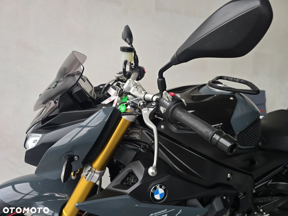 BMW S - 20