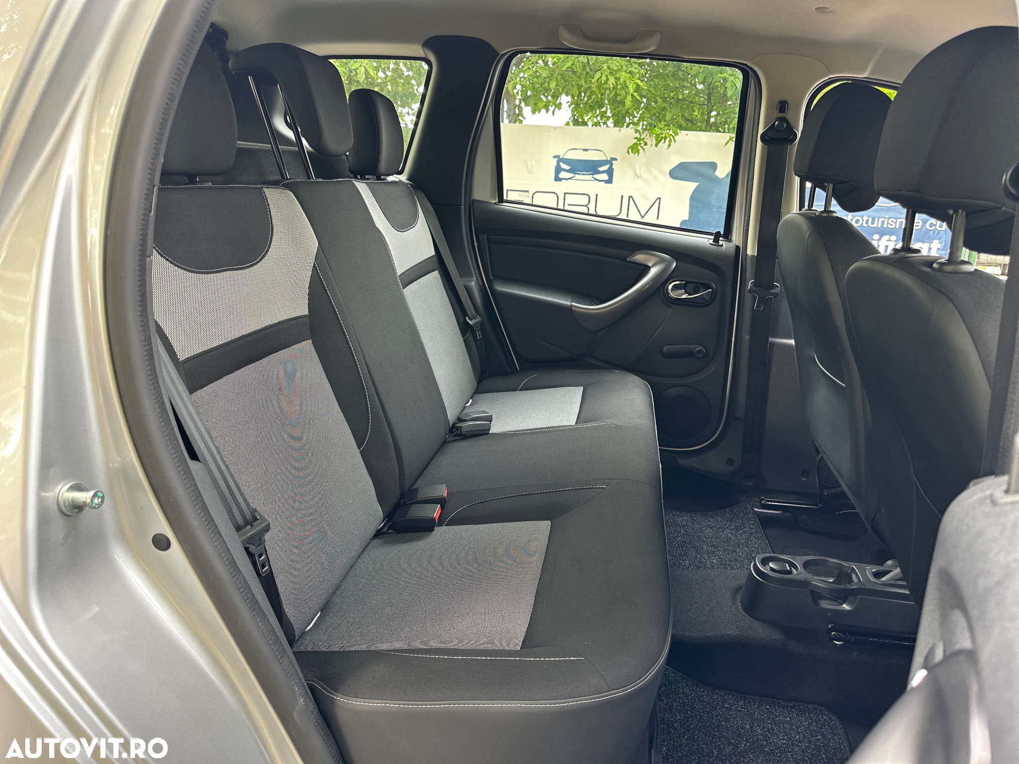 Dacia Duster 1.2 TCe 4x2 Laureate - 11