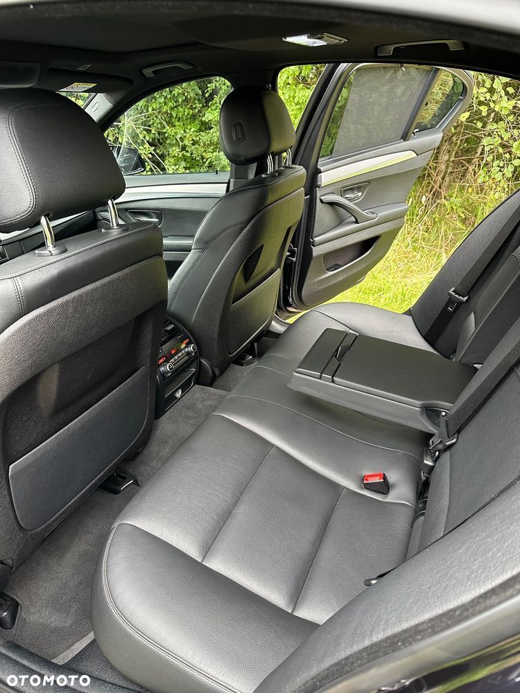 BMW Seria 5 530d xDrive - 7