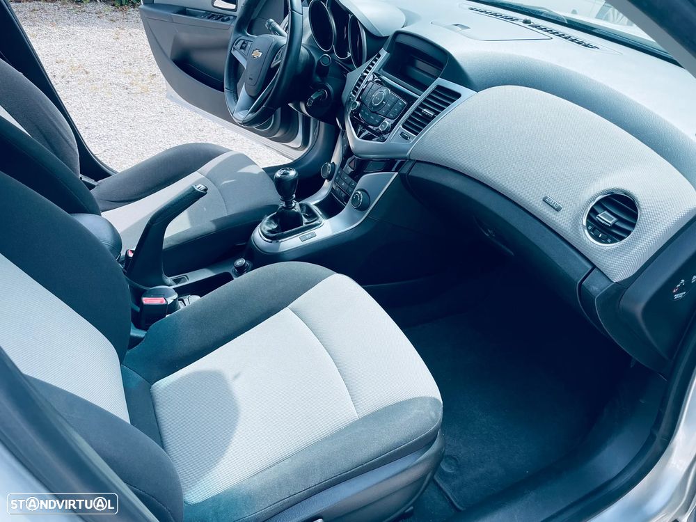Chevrolet Cruze 1.6 LS - 12