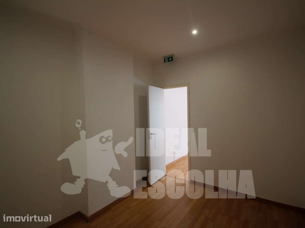 LOJA 140 000€ MONTE DA CAPARICA - Grande imagem: 4/9