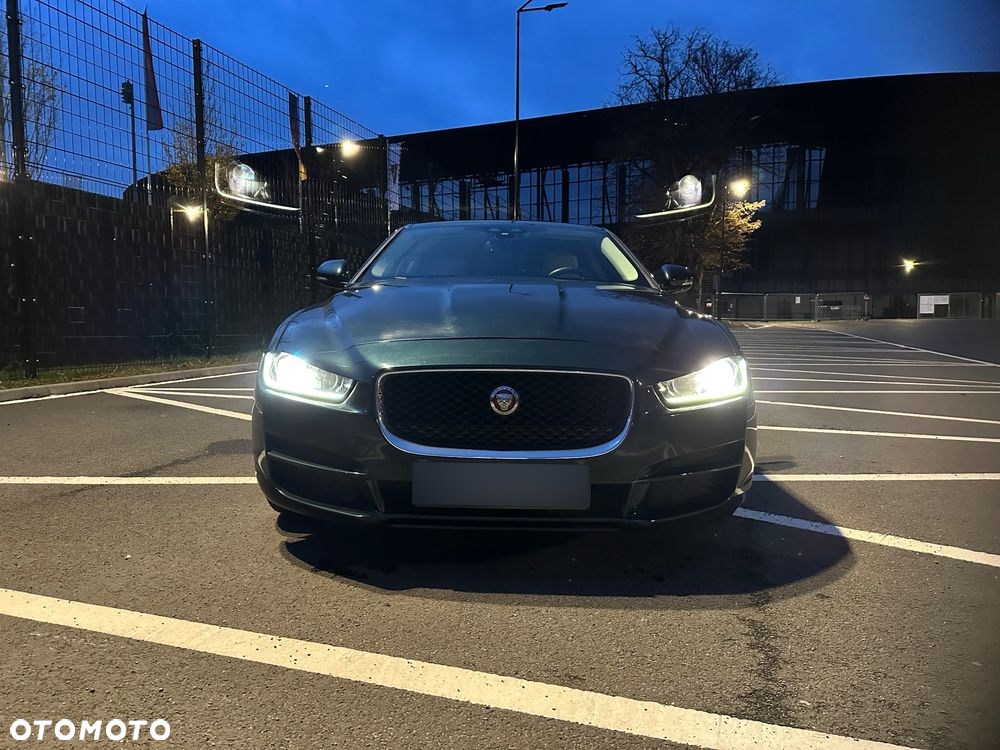 Jaguar XE 2.0 D Prestige - 2