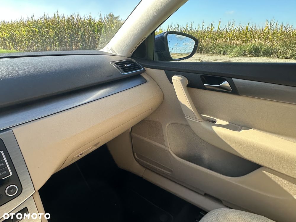Volkswagen Passat - 20
