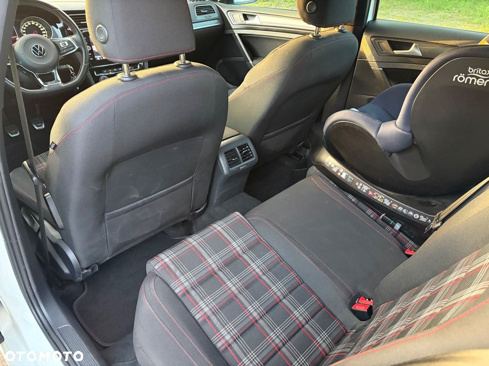 Volkswagen Golf - 20
