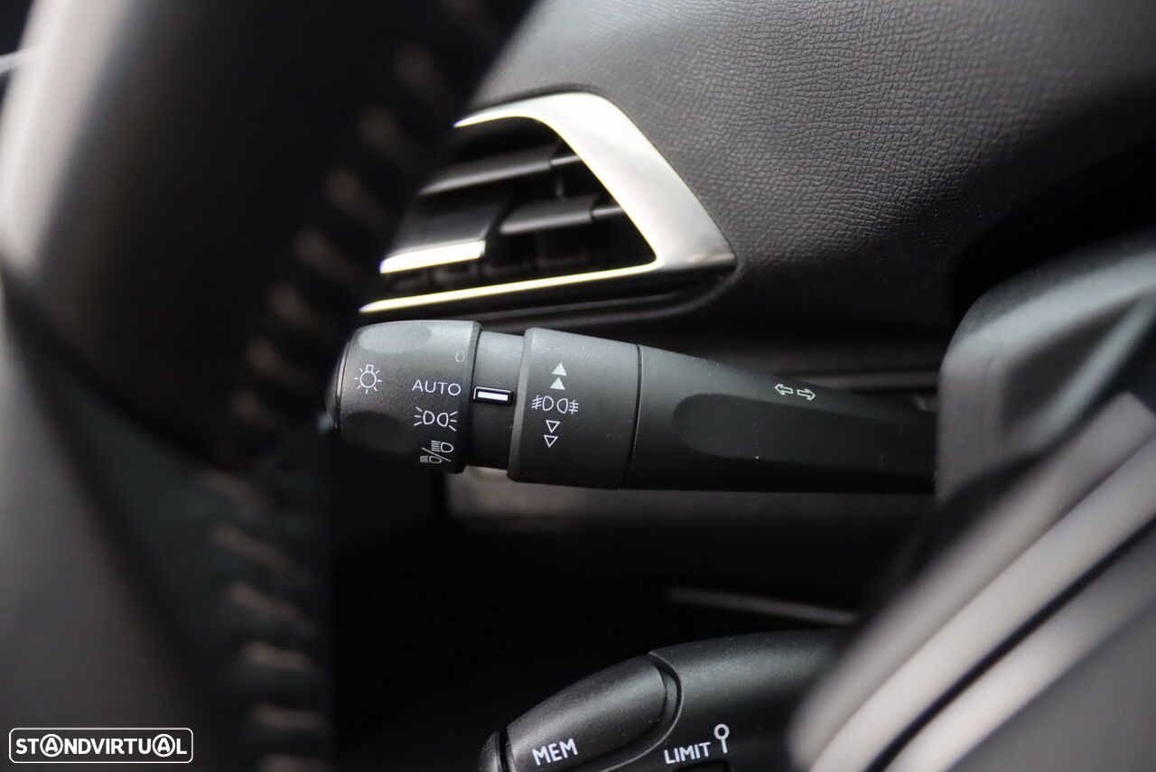 Peugeot 3008 1.5 BlueHDi Active - 13