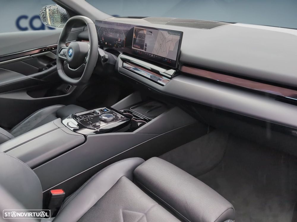 BMW i5 eDrive40 - 18