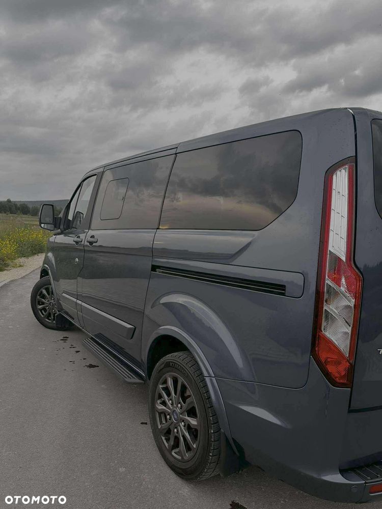 Ford Tourneo Custom - 12