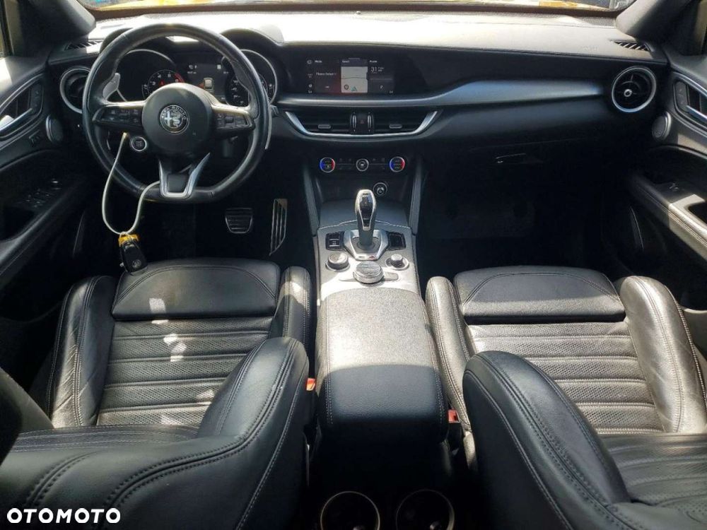 Alfa Romeo Stelvio - 8
