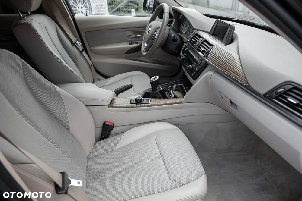 BMW Seria 3 320d Blue Performance Modern Line - 29