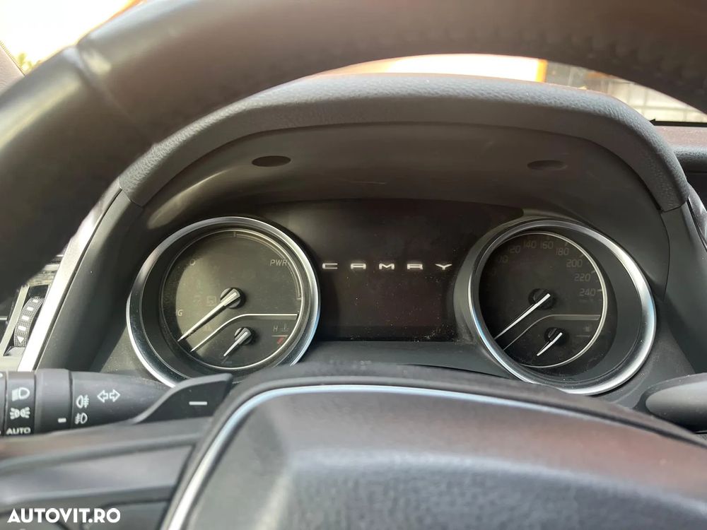 Toyota Camry 2.5 Hybrid Dynamic - 6