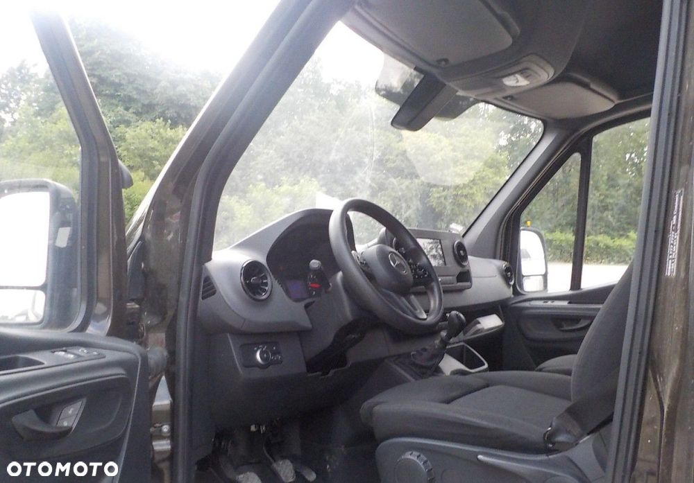 Mercedes-Benz Sprinter - 25