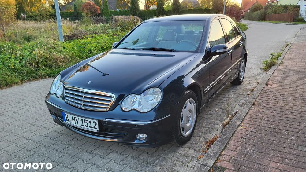 Mercedes-Benz C-Class 2004 photo 2