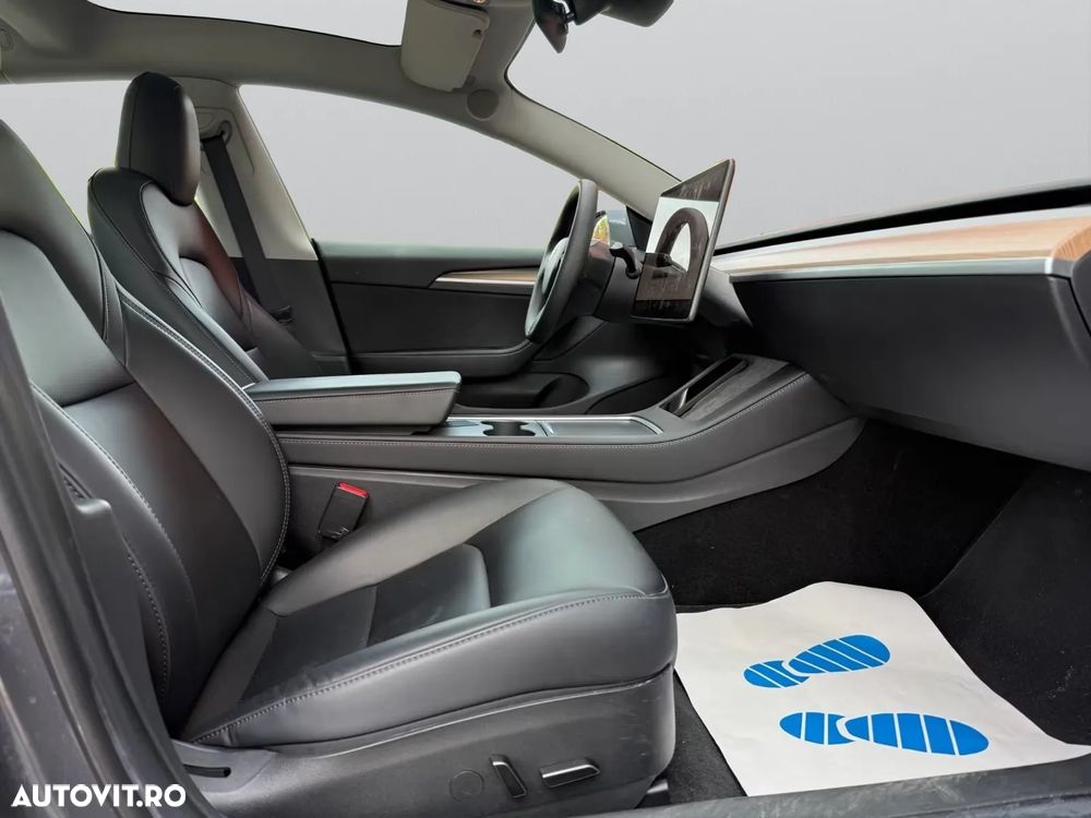 Tesla Model 3 Long Range - 11