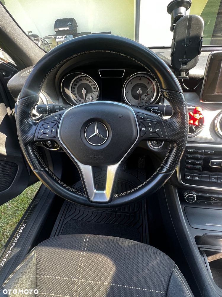 Mercedes-Benz GLA 220 CDI 4Matic 7G-DCT AMG Line - 11
